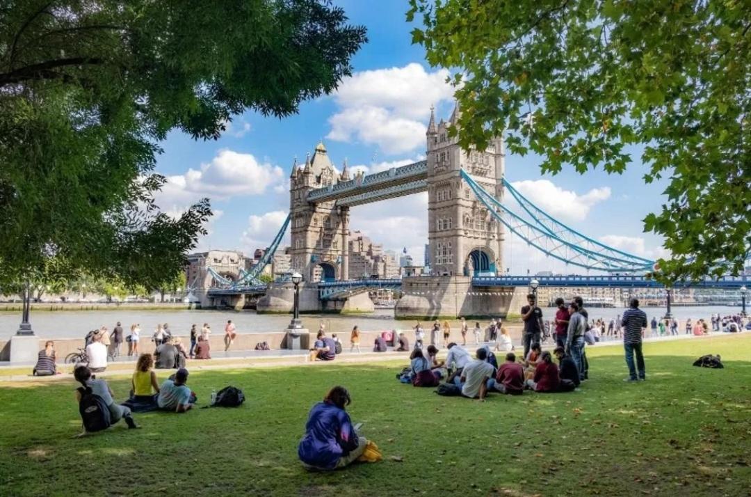Elegant 2-bedroom Flat Near Bridge - Perfect Location With Easy Access Londra