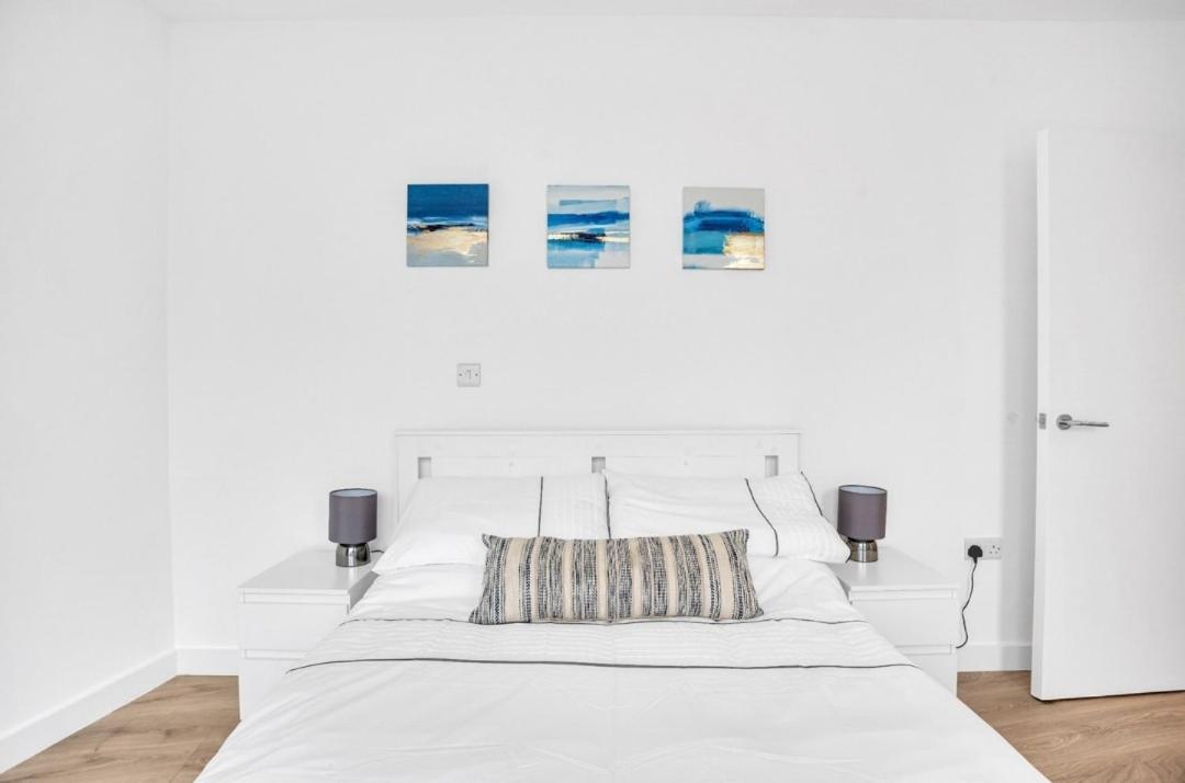 Appartamento Elegant 2-bedroom Flat Near Bridge - Perfect Location With Easy Access *